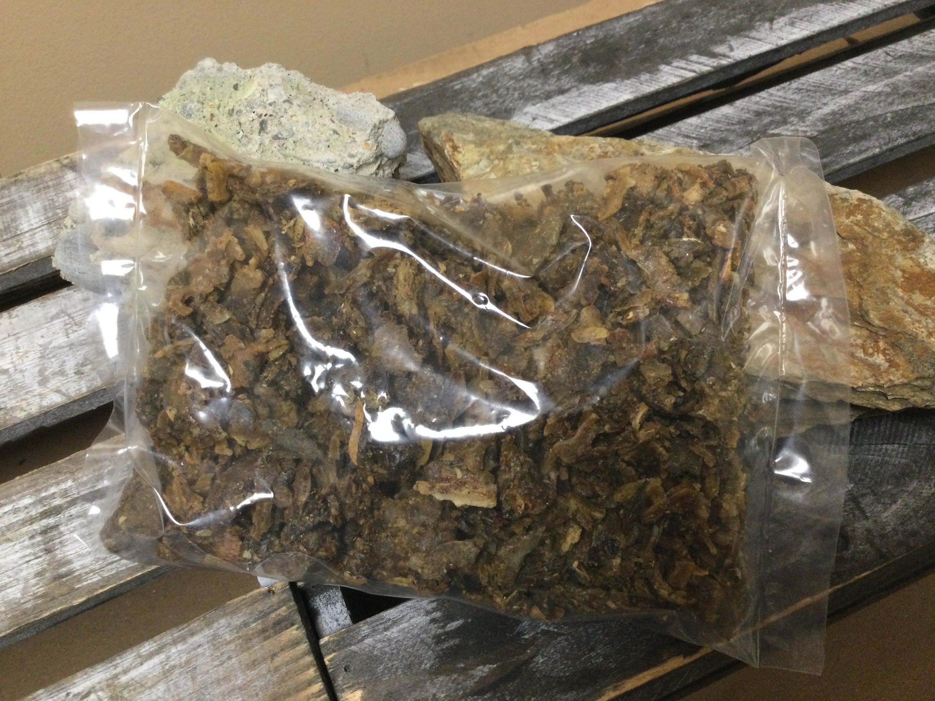 Rustic & Raw Propolis – 5 oz Plastic Bag